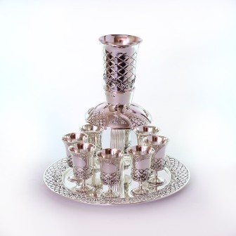 SILVER PLATED WINE DIVIDER W/8 SMALL CUPS & TRAY