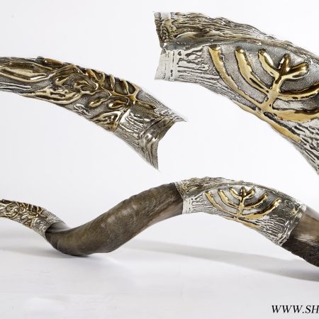 S MENORAH/OLIVE BRANCH YEMENITE MEDIUM SHOFAR ON STAND