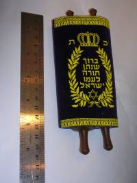 SMALL {16 CM.} ROLLED UP IN A BOX TORAH BOOK
